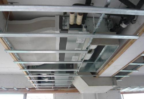 中央空调不清洗带来大麻烦头晕，胸闷，来到家门口